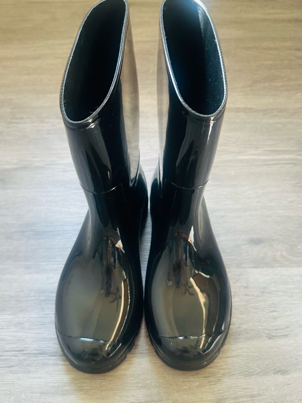 Black Women's Glossy Rain Boots